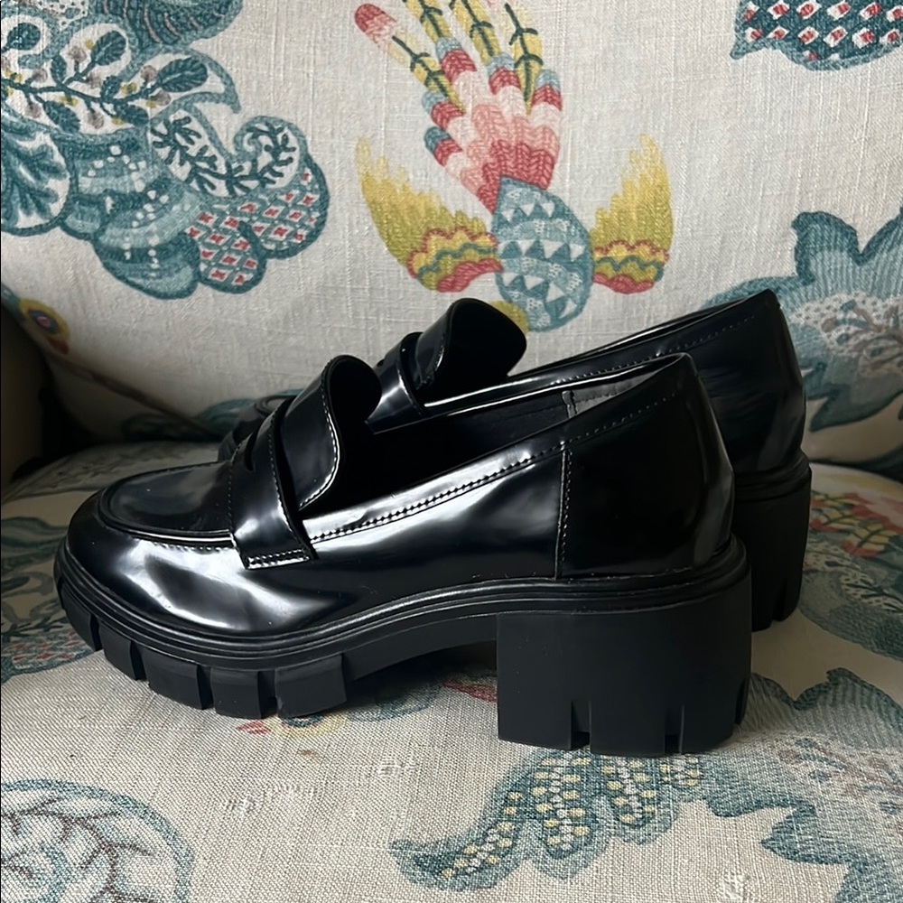 Crown Vintage Black Loafers